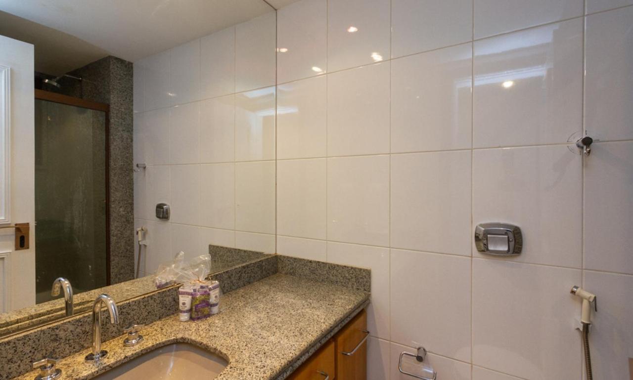 Tabas - Espacoso Ape No Leblon - Lb0005 Apartamento