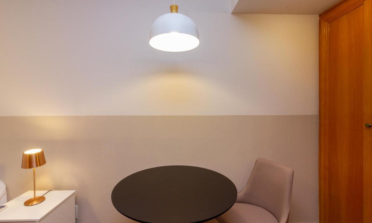 Apartamento Tabas - Espacoso Ape No Leblon - Lb0005
