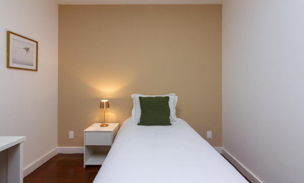 Apartamento Tabas - Espacoso Ape No Leblon - Lb0005